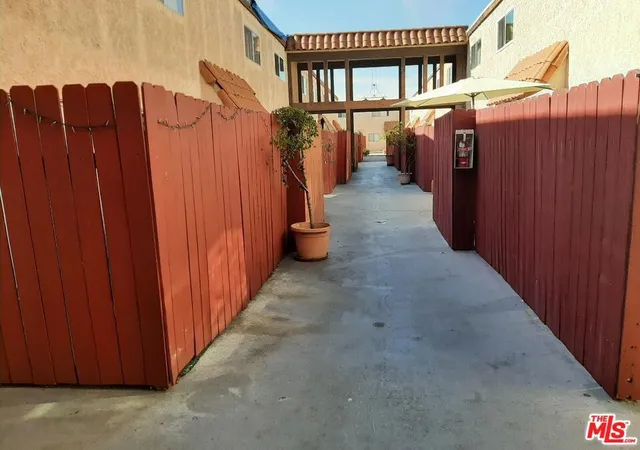 3rd image of 719 N Eucalyptus Ave, Inglewood, CA 90302
