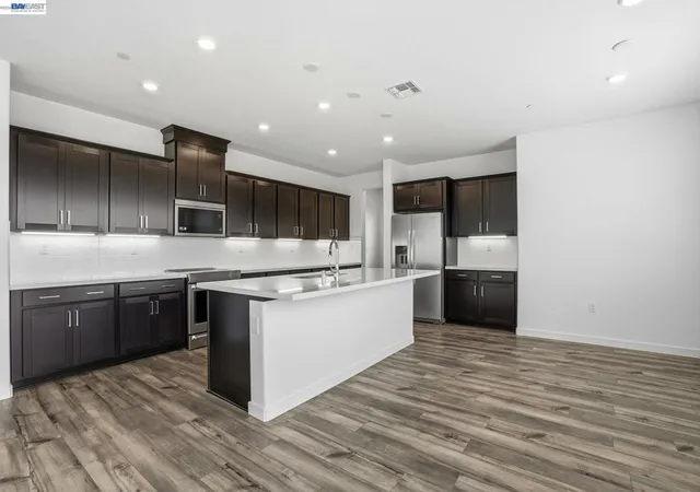 Photo 2 of Single family home for sale at 1004 Bluebell Cir, Discovery Bay, CA 94505 | MLS# 41123936 | Listing updated on 2026-09-17