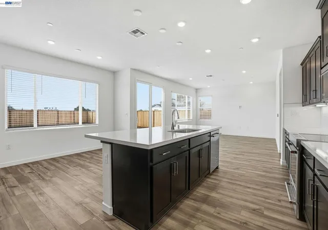 Photo 3 of Single family home for sale at 1004 Bluebell Cir, Discovery Bay, CA 94505 | MLS# 41123936 | Listing updated on 2026-09-17