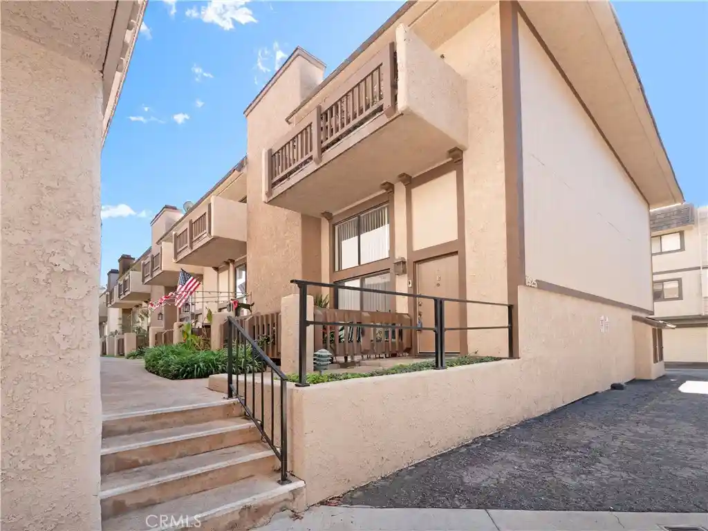Condo for sale at 1925 E Huntington Dr #E, Duarte, CA 91010 | MLS# CV26033142