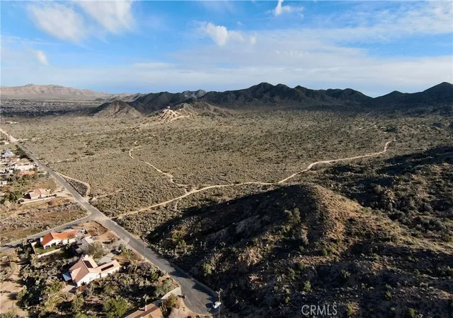 2nd image of 55811 Golden Bee Dr, Yucca Valley, CA 92285 | MLS# JT26033351
