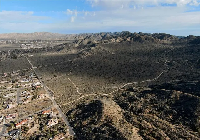 5th image of 55811 Golden Bee Dr, Yucca Valley, CA 92285 | MLS# JT26033351