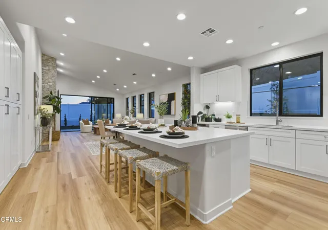 2nd image of 306 E Las Flores Dr, Altadena, CA 91001 | MLS# P1-25858