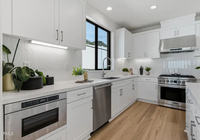 4th image of 306 E Las Flores Dr, Altadena, CA 91001 | MLS# P1-25858