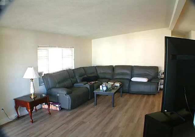 Photo 3 of Manufactured home for sale at Millpond Dr #532A, San Jose, CA 95125 | MLS# ML82034943 | Listing updated on 2026-06-23