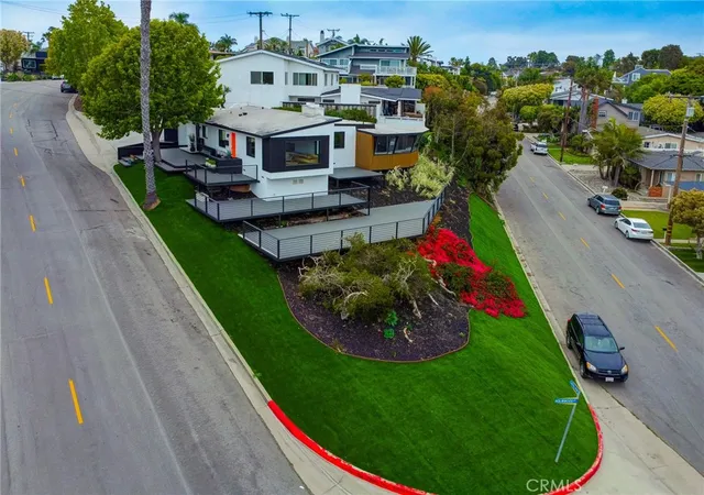 Homes for sale in Newport Beach, CA | 300 Holmwood Dr, Newport Beach, CA 92663 | MLS# OC26033125