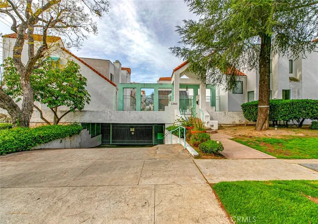 1st image of 1340 Glenwood Rd #4, Glendale, CA 91201 | MLS# GD26033423