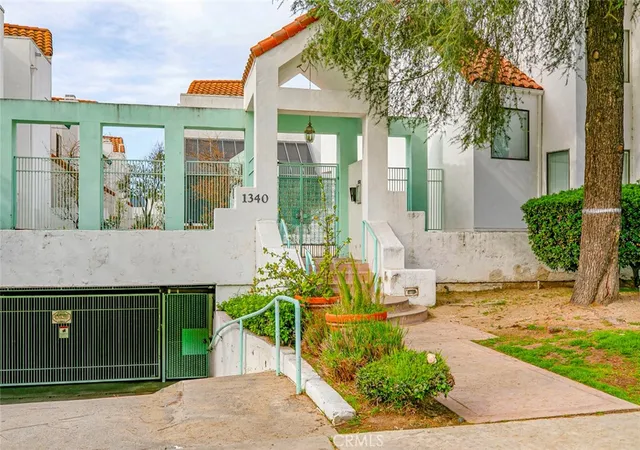 2nd image of 1340 Glenwood Rd #4, Glendale, CA 91201 | MLS# GD26033423