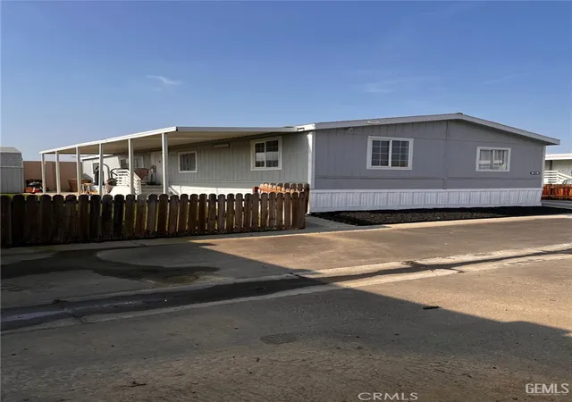 Photo 3 of Manufactured home for sale at 6601 Eucalyptus #269, Bakersfield, CA 93306 | MLS# SR26033378 | Listing updated on 2026-02-13