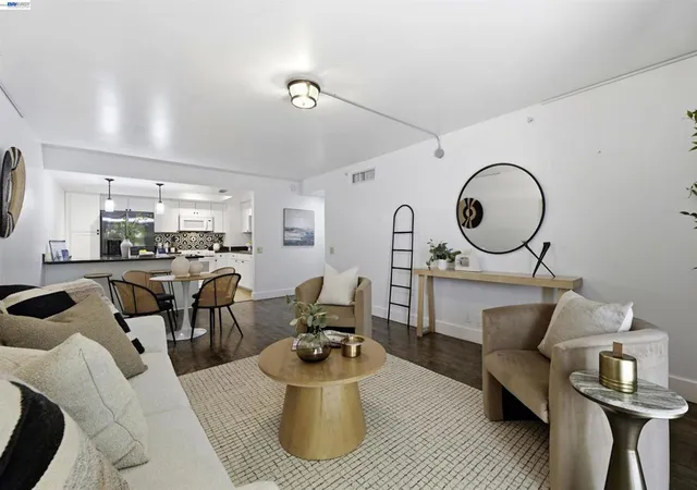 Homes for sale in Sacramento, CA | 500 500 N St #205, Sacramento, CA 95814 | MLS# 41124028