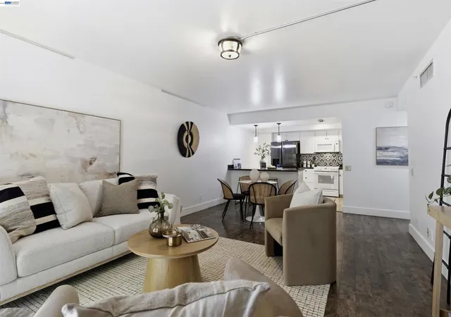 Homes for sale in Sacramento, CA | 500 500 N St #205, Sacramento, CA 95814 | MLS# 41124028