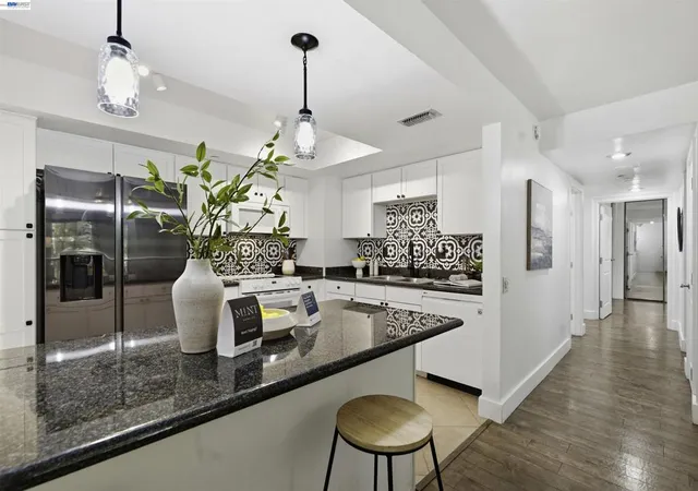 Homes for sale in Sacramento, CA | 500 500 N St #205, Sacramento, CA 95814 | MLS# 41124028
