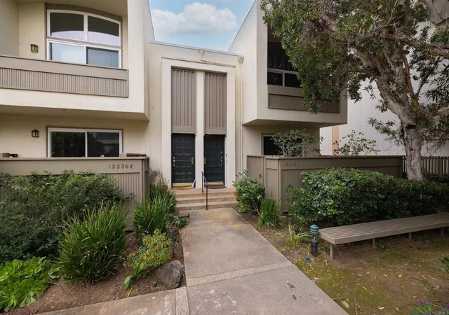 1st image of 13236 Fiji Wy #L, Marina Del Rey, CA 90292 | MLS# NDP2601443