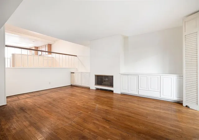 2nd image of 13236 Fiji Wy #L, Marina Del Rey, CA 90292 | MLS# NDP2601443