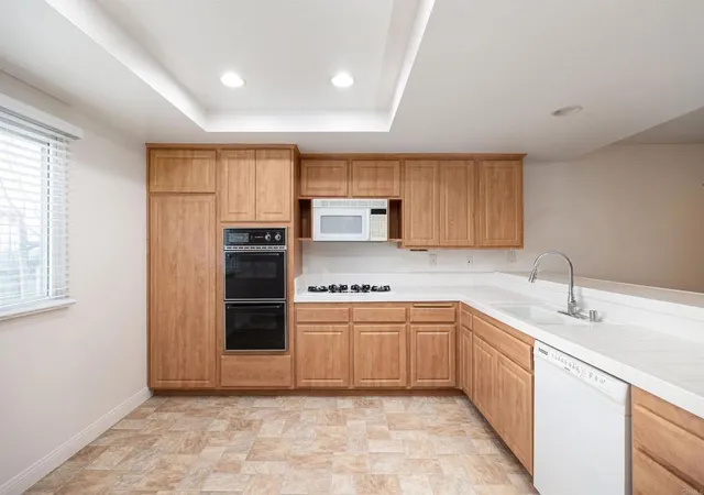 3rd image of 13236 Fiji Wy #L, Marina Del Rey, CA 90292 | MLS# NDP2601443