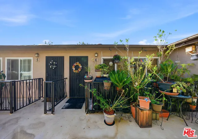 Homes for sale in Long Beach, CA | 1100 Walnut Ave #6, Long Beach, CA 90813 | MLS# 26648289