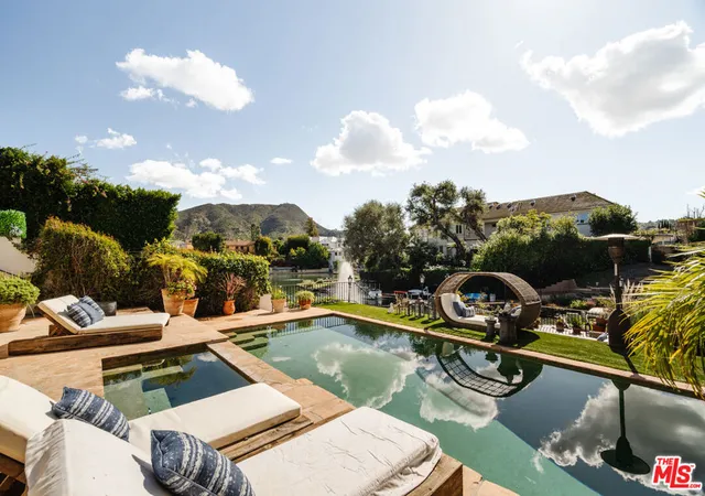 4th image of 10064 Toluca Lake Ave, Toluca Lake, CA 91602 | MLS# 26652101