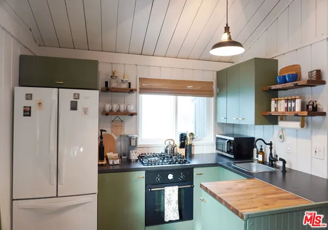 Photo 4 of Single family home for sale at 303 Los Angeles Ave, Sugarloaf, CA 92386 | MLS# 26652143 | Listing updated on 2026-06-01