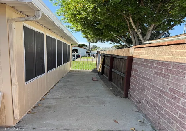 Photo 30 of Sale Pending at 6060 Myrtle Ave, Long Beach, CA 90805 | MLS# IG26033952 | Listing updated on 2026-10-06