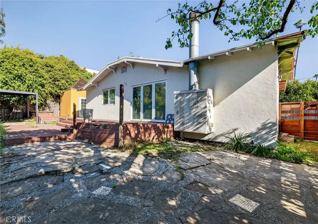 1st image of 2010 Linden Ave, Venice, CA 90291 | MLS# IG26031424