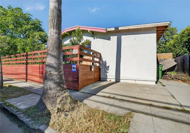 2nd image of 2010 Linden Ave, Venice, CA 90291 | MLS# IG26031424