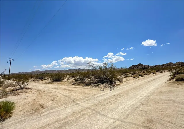 10th image of 64100 Sullivan Rd, Joshua Tree, CA 92252 | MLS# JT26034091