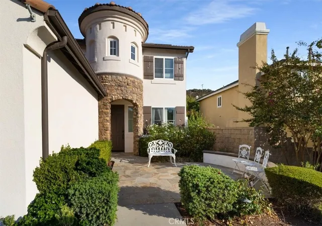 Photo 4 of Single family home for sale at 27569 Bottle Brush, Murrieta, CA 92562 | MLS# IG26034525 | Listing updated on 2026-09-30