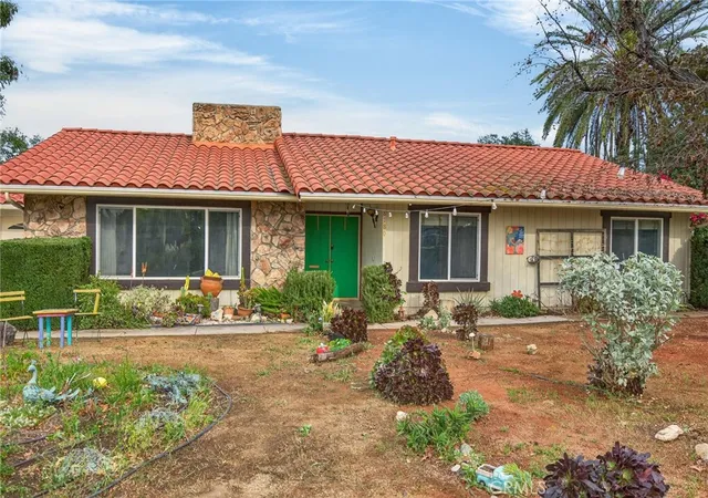 Photo 1 of Sale Pending at 6180 Shaker, Riverside, CA 92506 | MLS# IV26030074 | Listing updated on 2026-03-17