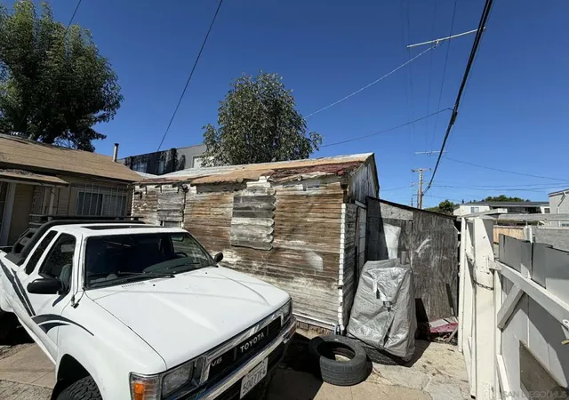 Listing Photo 2 - Condo for sale in building located at 3549 51 42nd St, San Diego, CA 92105 - Unit #