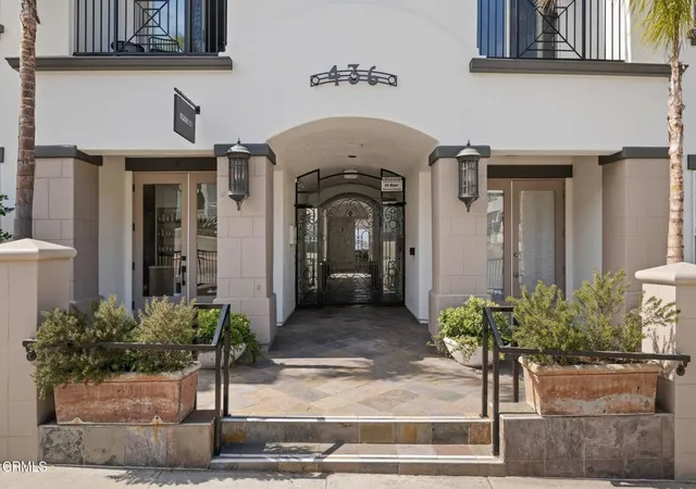 Listing Photo 2 - Condo for sale in building located at 436 Poli St, Ventura, CA 93001 - Unit #301