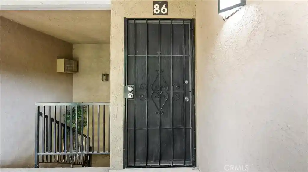 Listing Photo 1 - Condo for sale in building located at 13722 Red Hl Ave, Tustin, CA 92780 - Unit #86