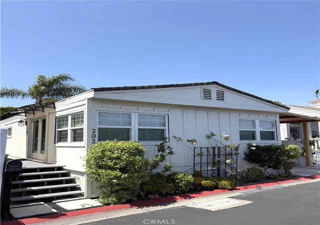 3rd image of 202 Tremont, Newport Beach, CA 92660 | MLS# NP26035418