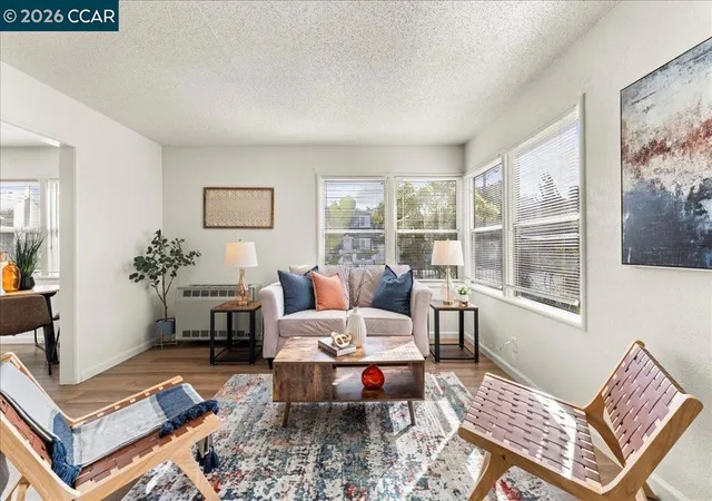 2nd image of 4135 4137 West St, Oakland, CA 94608 | MLS# 41124234