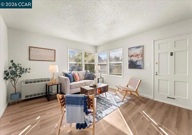 3rd image of 4135 4137 West St, Oakland, CA 94608 | MLS# 41124234