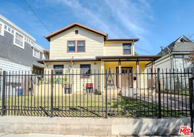1st image of 1817 W 12th St, Los Angeles, CA 90006 | MLS# 26652881