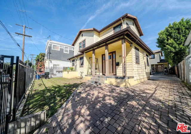 3rd image of 1817 W 12Th St, Los Angeles, CA 90006 | MLS# 26652881