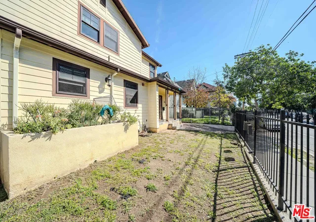 5th image of 1817 W 12Th St, Los Angeles, CA 90006 | MLS# 26652881