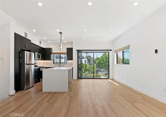 3rd image of 2633 S Cochran, Los Angeles, CA 90016 | MLS# BB26035743