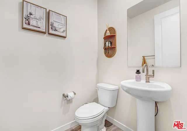 5th image of 27566 Manzanita Wy, Valencia, CA 91381 | MLS# 26652567