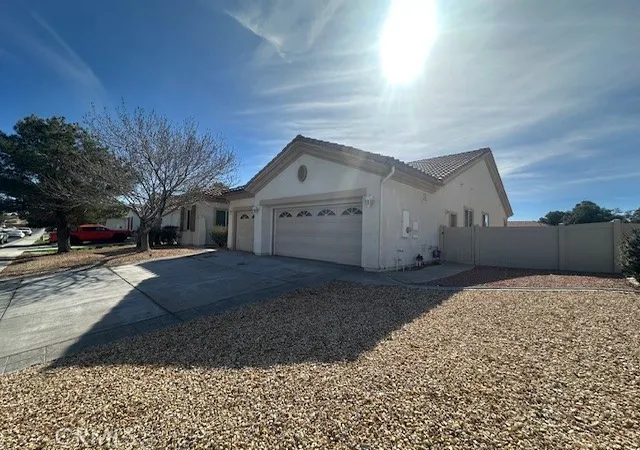 5th image of 19721 Chicory Ct, Apple Valley, CA 92308 | MLS# HD26035986