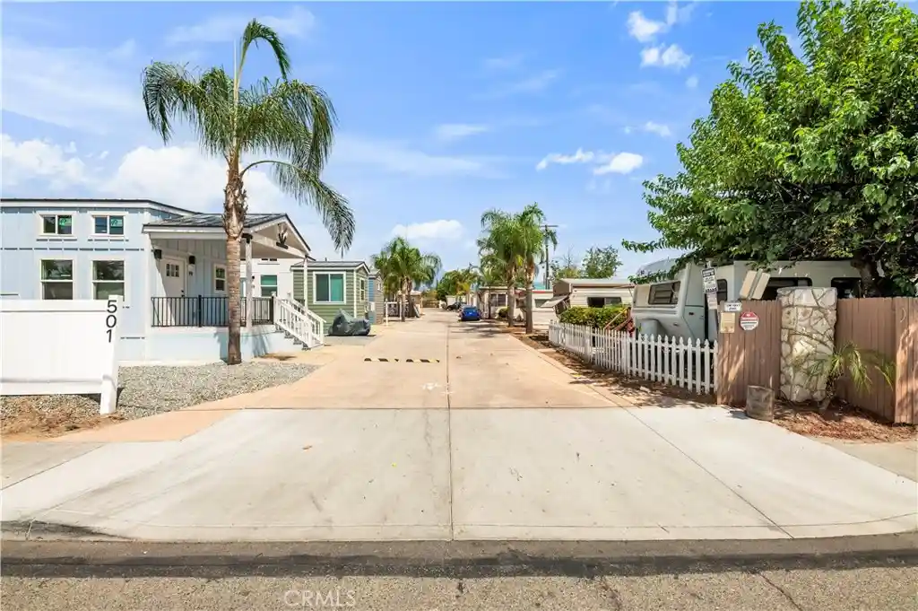 Photo 1 of Manufactured home for sale at 501 S Mistletoe #19, San Jacinto, CA 92583 | MLS# SW26036163 | Listing updated on 2026-08-25