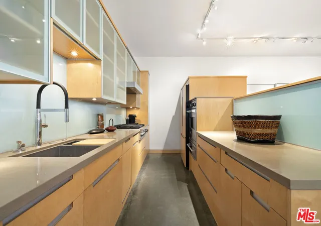 Photo 3 of Condo for sale at 615 Hampton Dr #B104, Venice, CA 90291 | MLS# 26652785 | Listing updated on 2026-09-10