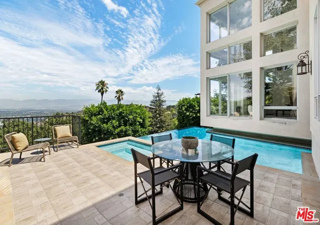 19th image of 14435 Mulholland Dr, Los Angeles, CA 90077 | MLS# 26652217