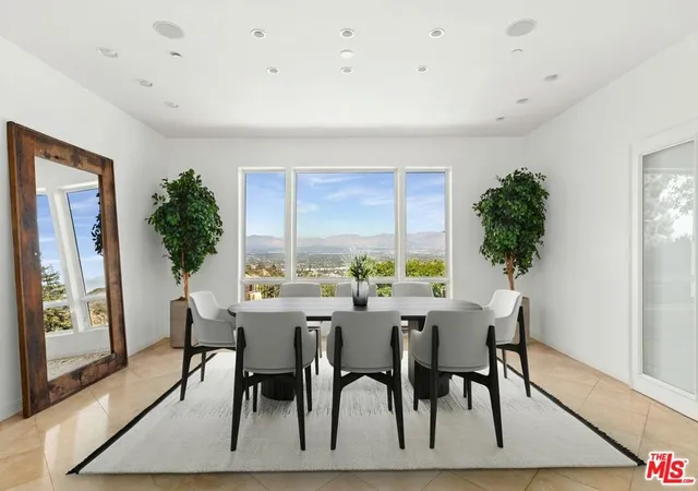 2nd image of 14435 Mulholland Dr, Los Angeles, CA 90077 | MLS# 26652217