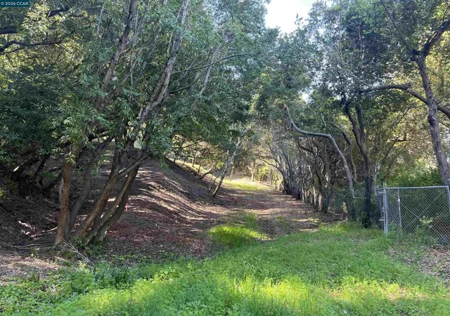 Photo 3 of Land for sale at 6 Brookwood, Orinda, CA 94563 | MLS# 41124384 | Listing updated on 2026-05-06