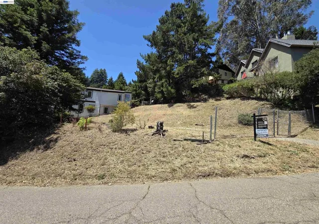 Homes for sale in Berkeley, CA | 6971 6971 Bristol Dr, Berkeley, CA 94705 | MLS# 41124412