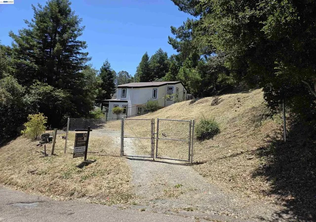 Homes for sale in Berkeley, CA | 6971 6971 Bristol Dr, Berkeley, CA 94705 | MLS# 41124412