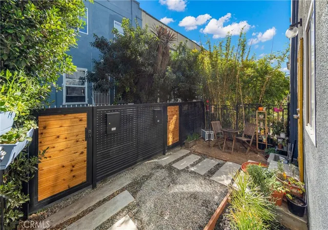 5th image of 217 Columbia Pl, Los Angeles, CA 90026 | MLS# SR26036983