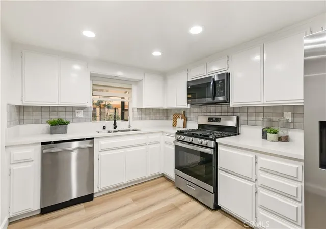 Listing Photo 5 - Condo for sale in building located at 441 E San Jose, Burbank, CA 91501 - Unit #111