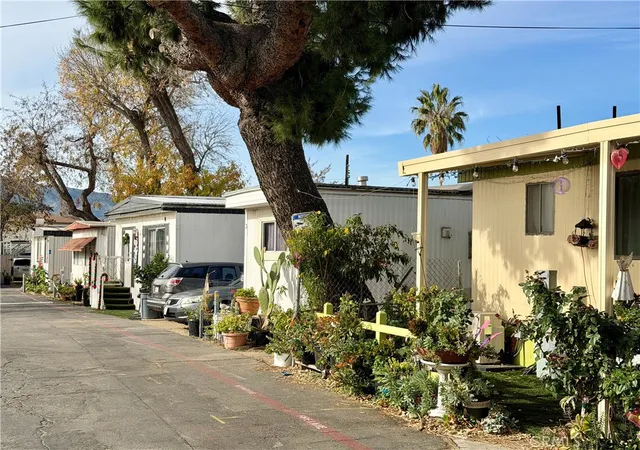 Homes for sale in Newhall, CA | 24833 Railroad, Newhall, CA 91321 | MLS# CV26037020